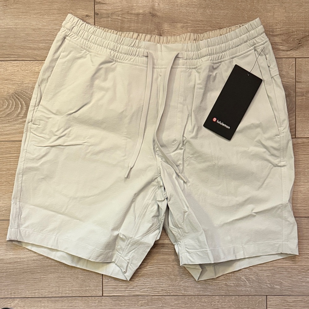 NWT Lululemon Bowline Short 8” Vapor Size L